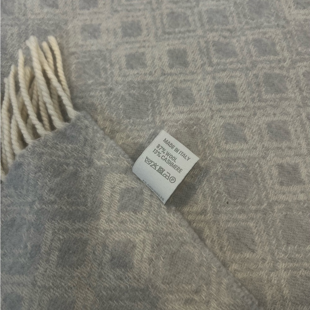 Elegant Cream Throw Blanket - Picture 5 of 6